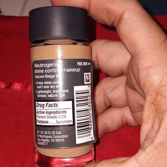 2 For 1 Neutrogena Shine control  Foundation makeup. - Picture 2 of 3